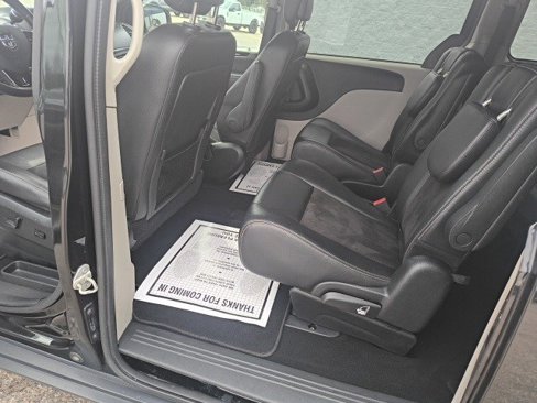 Used 2020 Dodge Grand Caravan SXT image 12