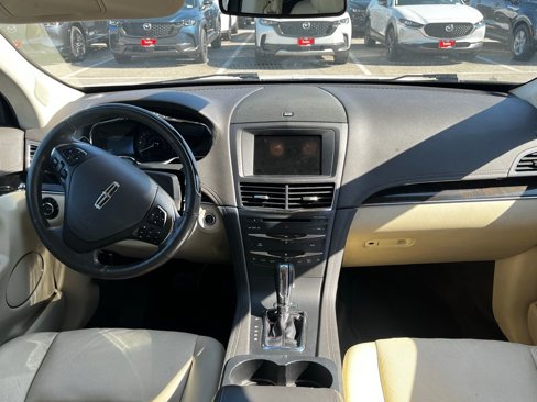 Used 2016 Lincoln MKT AWD image 5