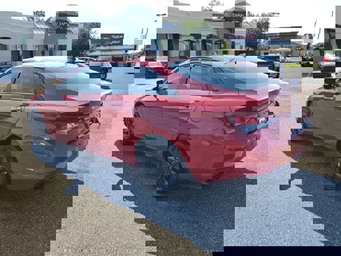 Used 2022 Hyundai Elantra SEL w/ Convenience Package image 3
