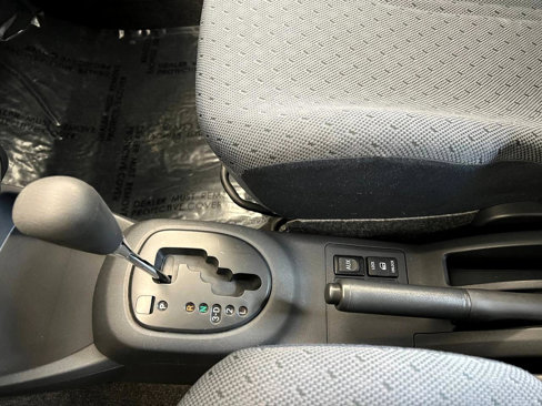 Used 2011 Toyota Yaris 4-Door Hatchback image 19