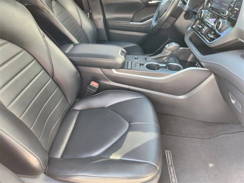 Used 2022 Toyota Highlander XLE image 15