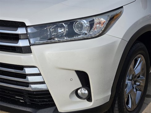 Used 2018 Toyota Highlander Limited Platinum image 10