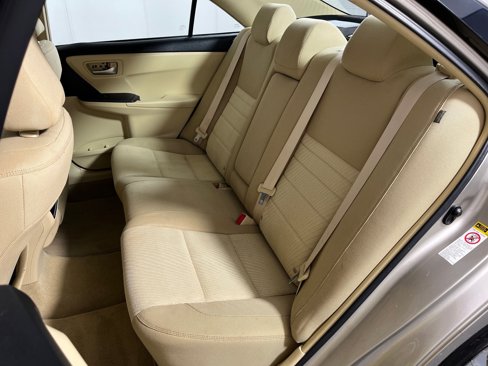 Used 2015 Toyota Camry LE image 11