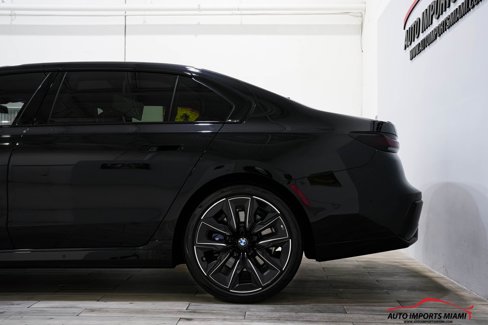 Used 2024 BMW 740i image 16