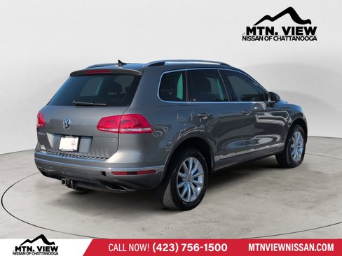 Used 2017 Volkswagen Touareg Sport image 3