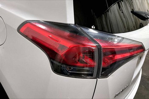 Used 2018 Toyota RAV4 LE image 28