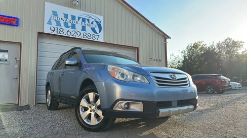 Used 2011 Subaru Outback 2.5i Limited image 1