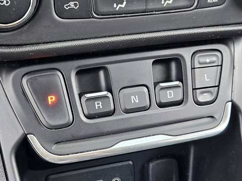 Used 2020 GMC Terrain SLE image 24