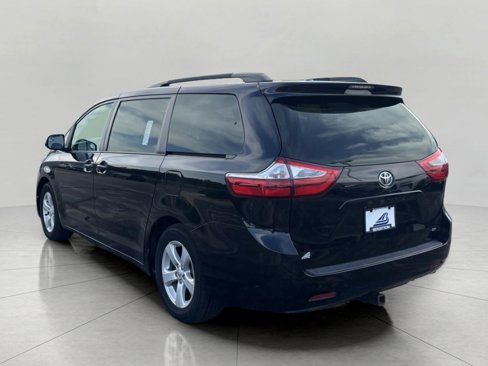 Used 2015 Toyota Sienna LE image 5