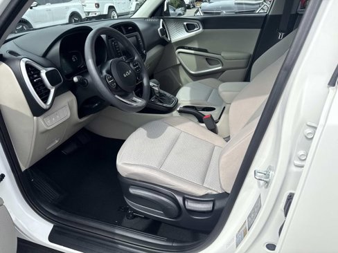 Used 2024 Kia Soul LX w/ Option Group 015 image 17