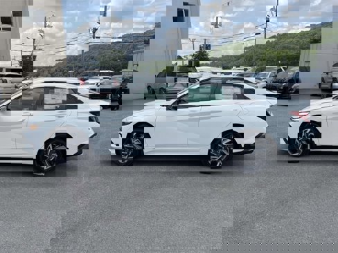 New 2025 Hyundai Elantra Sport image 2