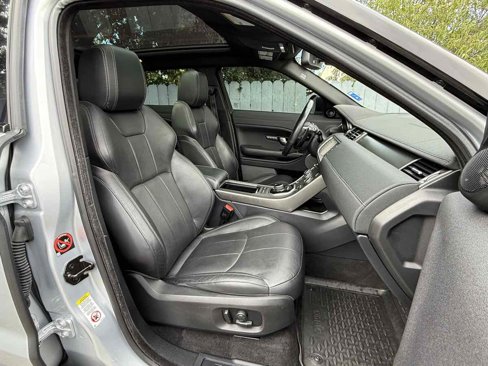 Used 2018 Land Rover Range Rover Evoque SE image 9