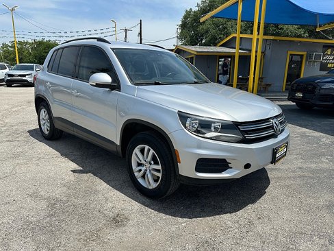 Used 2017 Volkswagen Tiguan S image 3