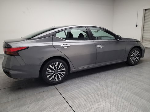 Used 2024 Nissan Altima 2.5 SV image 10