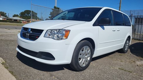 Used 2017 Dodge Grand Caravan SE w/ UConnect Hands-Free Group image 5