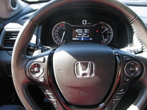 Used 2017 Honda Pilot Touring image 14