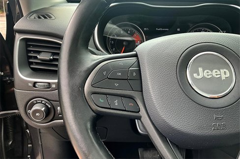 Used 2020 Jeep Cherokee Trailhawk image 11