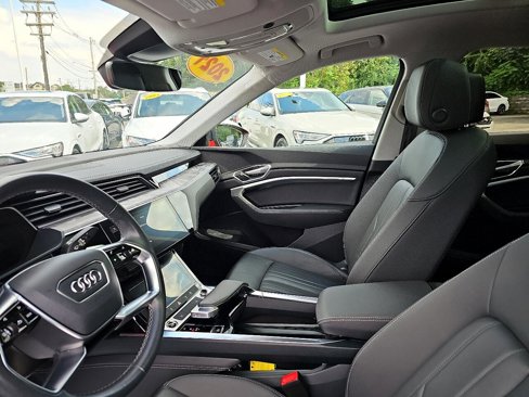 Used 2021 Audi e-tron Premium w/ Black Optic Package image 40