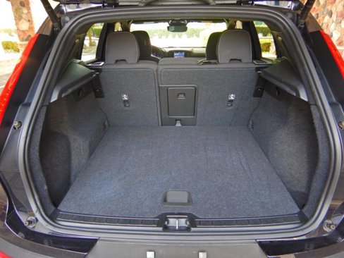 Used 2025 Volvo XC40 B5 Core image 15