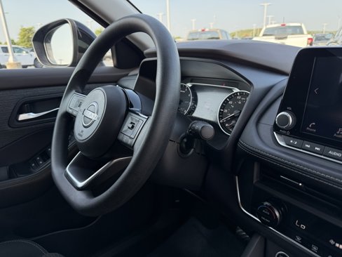 Used 2023 Nissan Rogue SV image 30