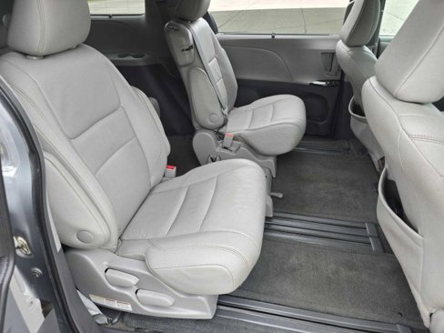 Used 2015 Toyota Sienna XLE Premium image 8