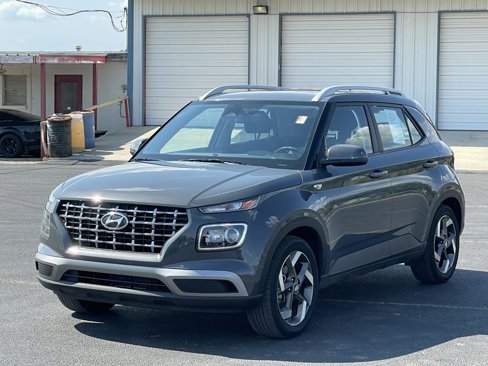 Used 2024 Hyundai Venue SEL image 3