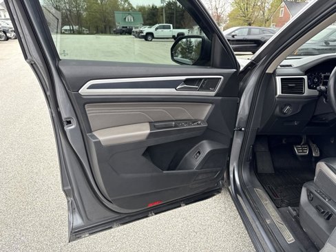 Used 2022 Volkswagen Atlas SEL Premium image 13