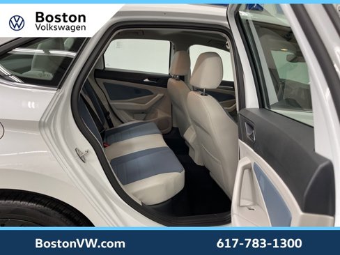 Used 2025 Volkswagen Jetta SE image 27