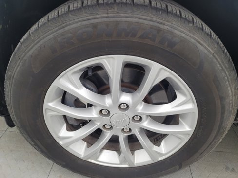 Used 2019 Jeep Cherokee Latitude w/ Cold Weather Group image 31