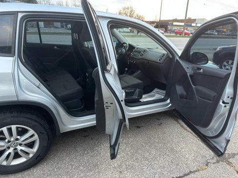 Used 2014 Volkswagen Tiguan S image 25