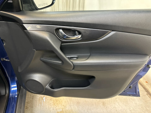 Used 2020 Nissan Rogue SV image 27