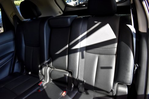 Used 2018 Nissan Rogue SL w/ Premium Package image 35