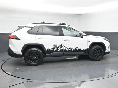 Used 2022 Toyota RAV4 XLE image 8