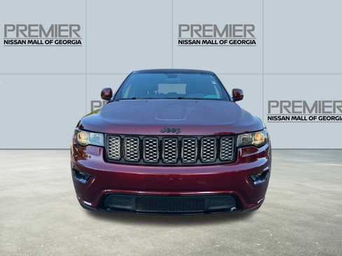 Used 2017 Jeep Grand Cherokee Altitude image 2