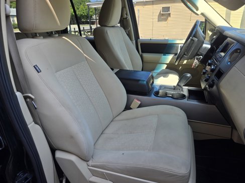 Used 2015 Ford Expedition XLT image 9