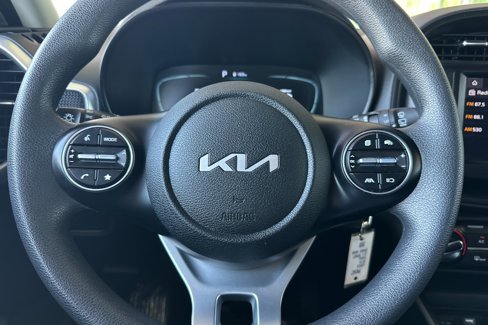 Used 2023 Kia Soul LX w/ LX Technology Package image 22