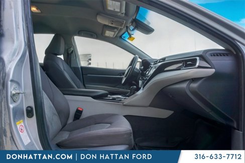 Used 2018 Toyota Camry L image 19