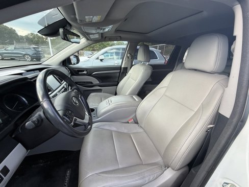 Used 2017 Toyota Highlander Limited image 2