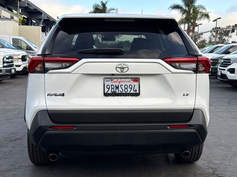 Used 2022 Toyota RAV4 LE image 9
