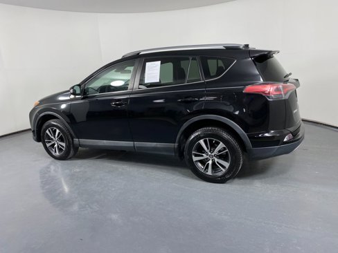 Used 2018 Toyota RAV4 XLE image 4