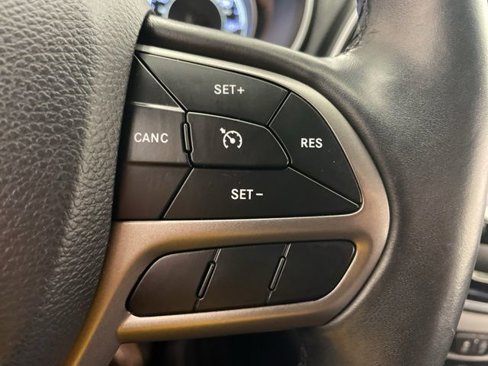 Used 2019 Jeep Cherokee Limited image 19