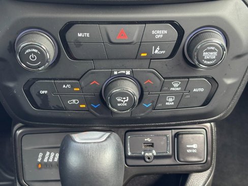 Used 2023 Jeep Renegade Trailhawk w/ Trailhawk Elite Group image 17