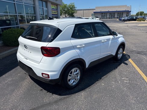 Used 2022 Hyundai Venue SE image 4