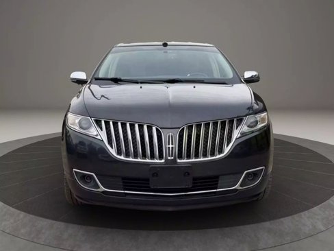 Used 2013 Lincoln MKX FWD image 2