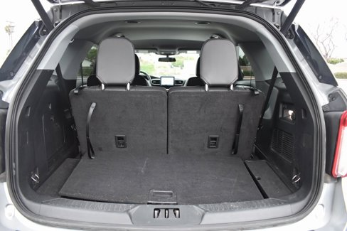 Used 2022 Ford Explorer XLT w/ Equipment Group 202A image 5