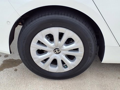 Used 2020 Toyota Prius LE image 11