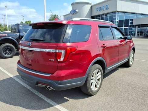Used 2018 Ford Explorer XLT w/ Equipment Group 202A image 4