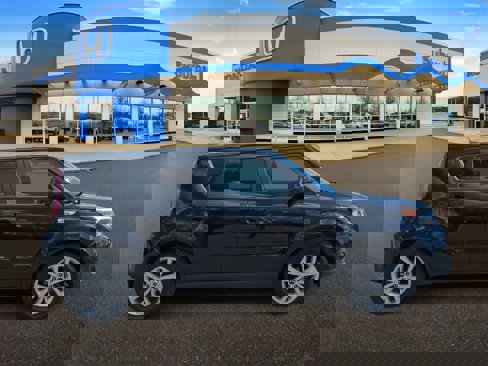 Used 2018 Kia Soul + image 9