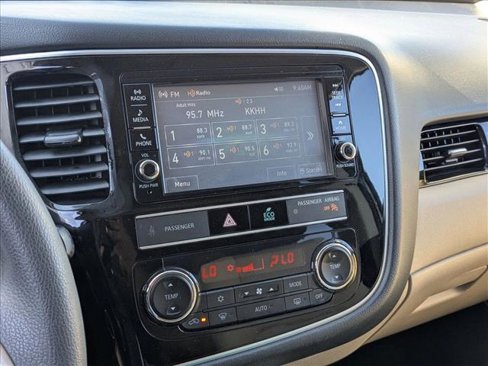 Used 2019 Mitsubishi Outlander ES image 13