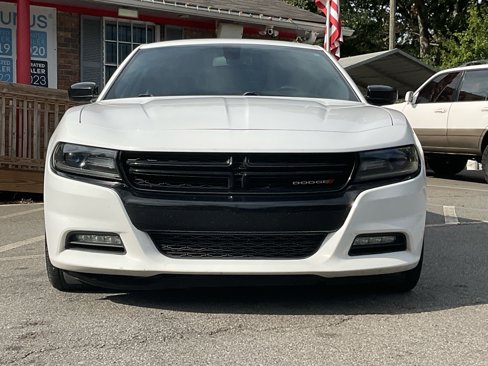 Used 2017 Dodge Charger SXT w/ Blacktop Package image 2
